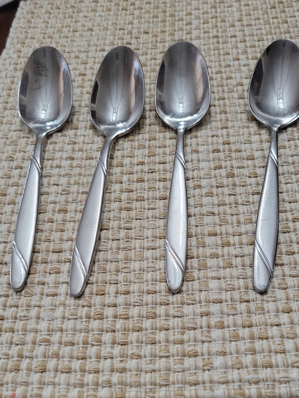 Oneida Risotto Stainless Steel Soup Spoon Set in Silver Tone